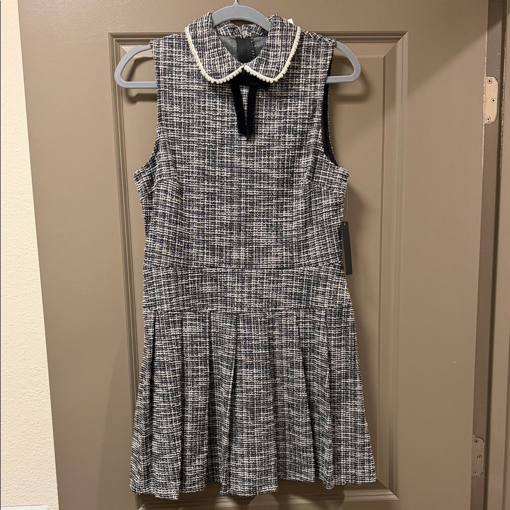 Sleeveless Tweed Pleated Dress with Contrast Peter Pan Collar